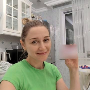 Анастасия — выпускница автошколы ПремьерАВТО с водительским удостоверением